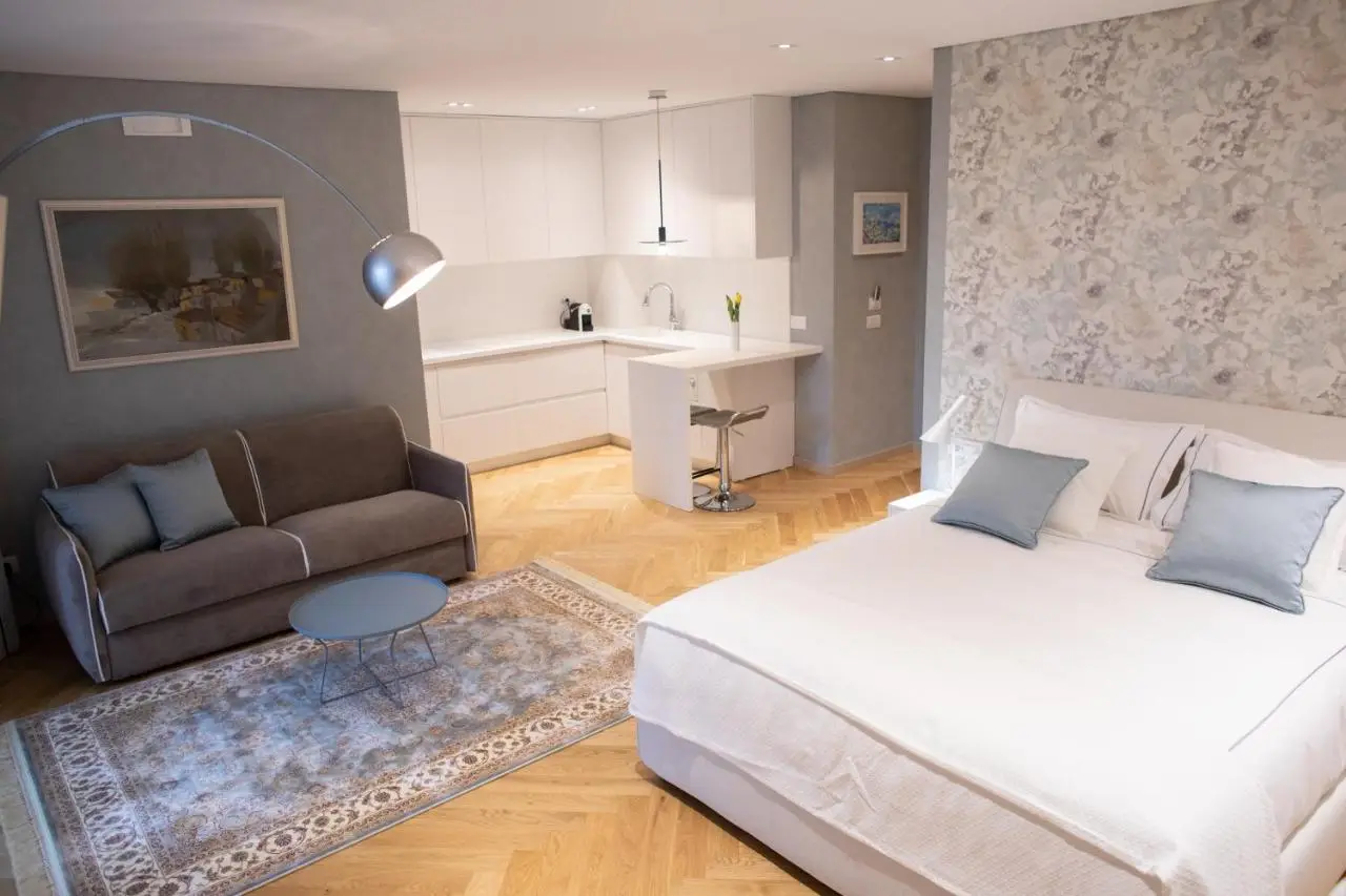 Seven Luxury Suites