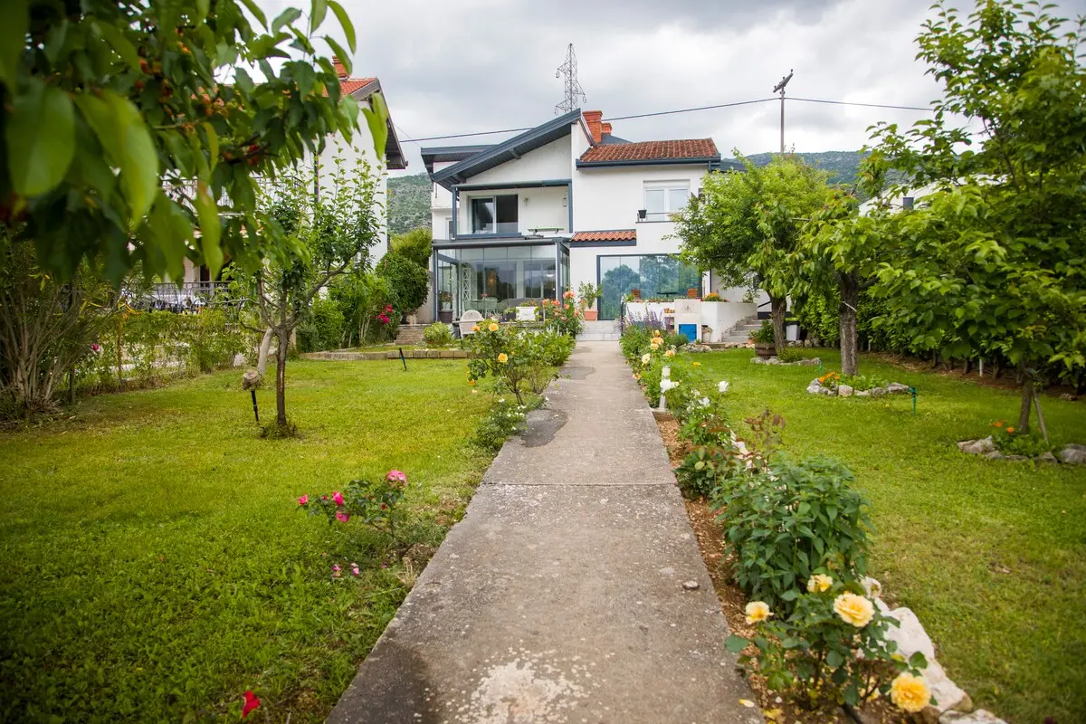 Riverside Pearl-house by the river/swimming pool