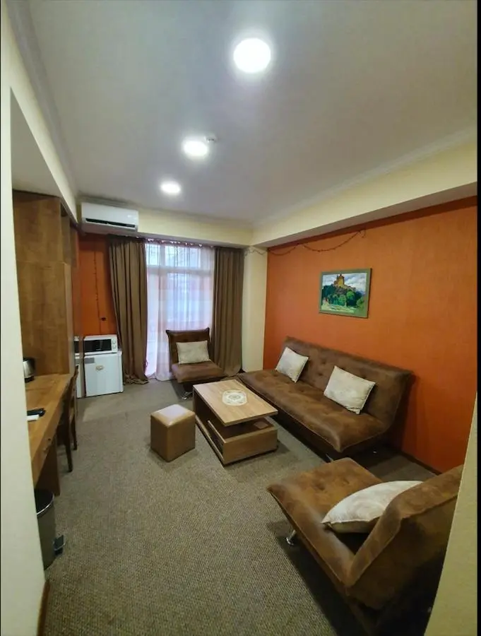 5 Rooms near 300 Aragveli metro station