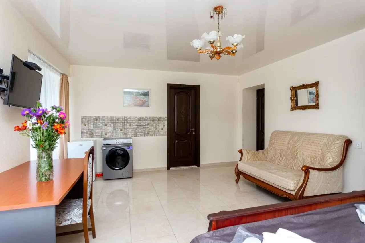 Prime location Apartment with Three Bedroom