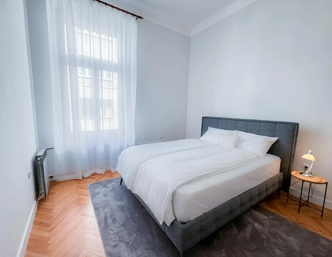 Unique & Spacious 3BR Historic Flat in City Centre