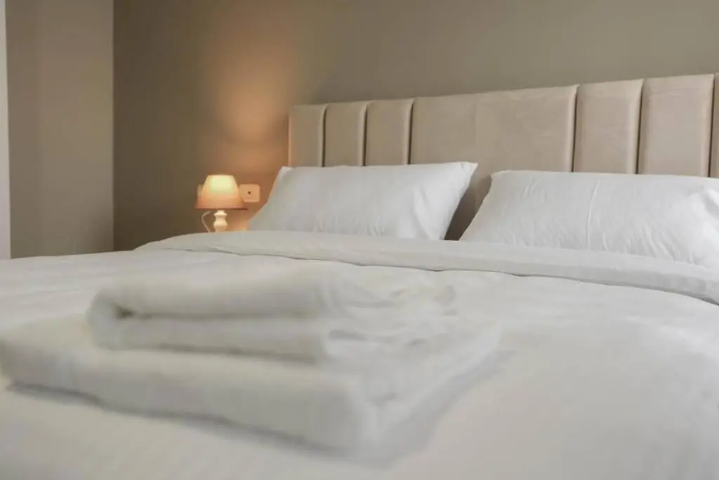 Staycation, City Center Apartment with balcony