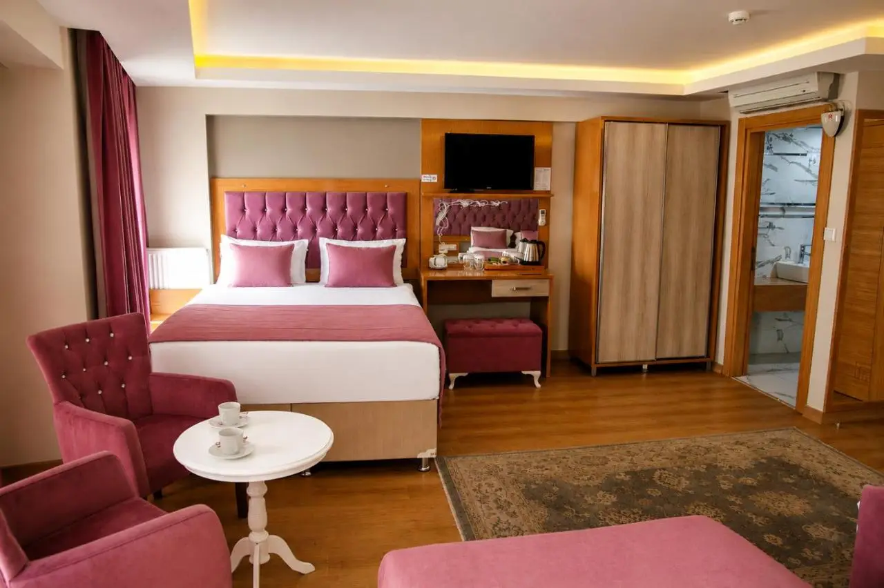 Weingart Black Pearl Hotel
