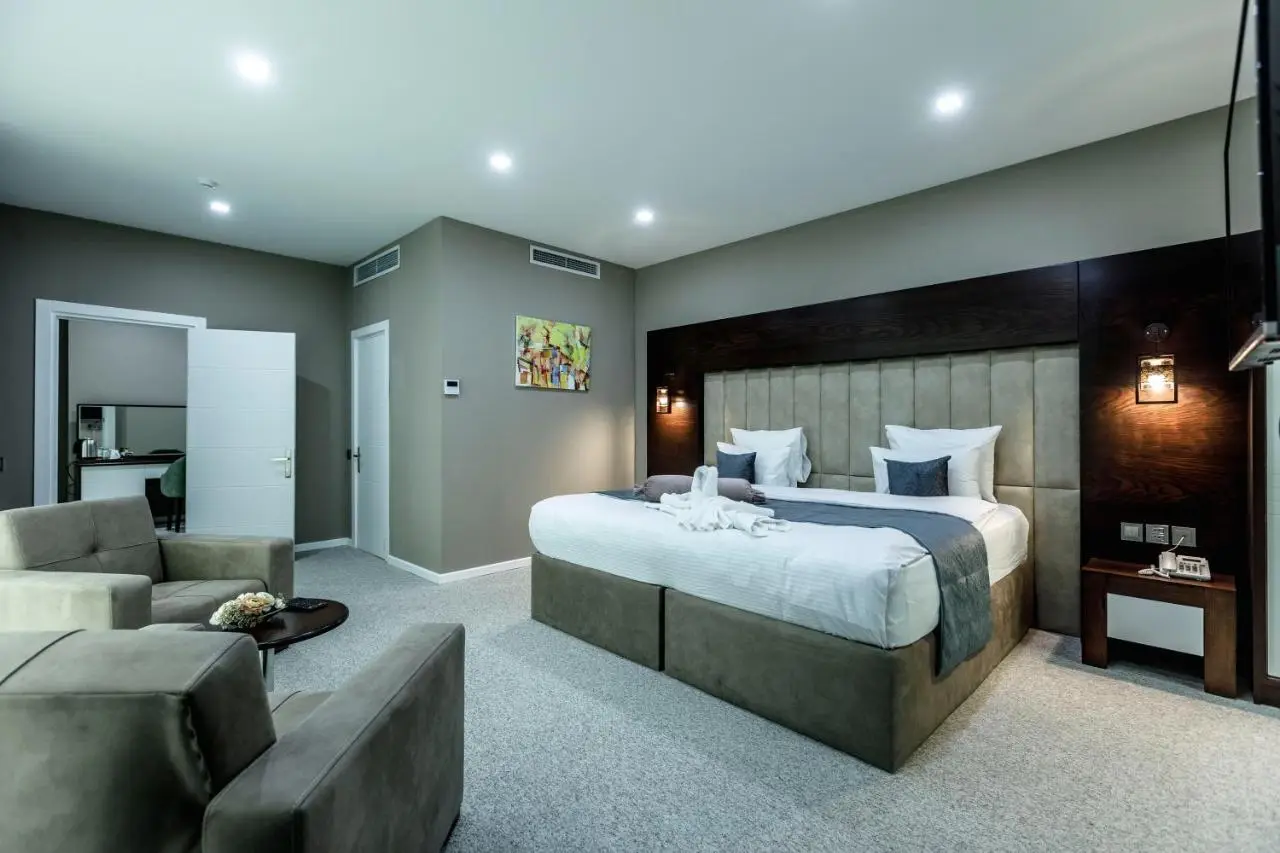 Parallel Hotel