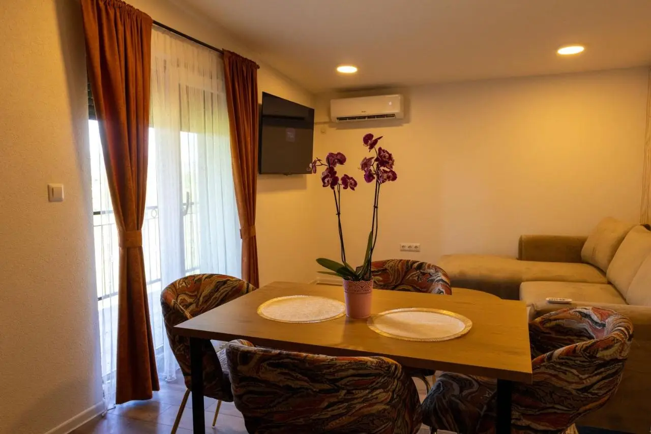 Apartments and Rooms Villa Majestic