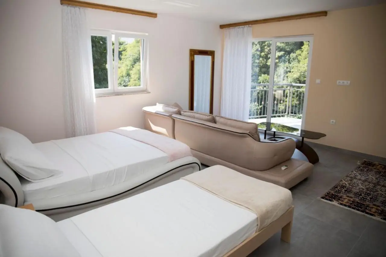 Kovac Riverfront Apartments
