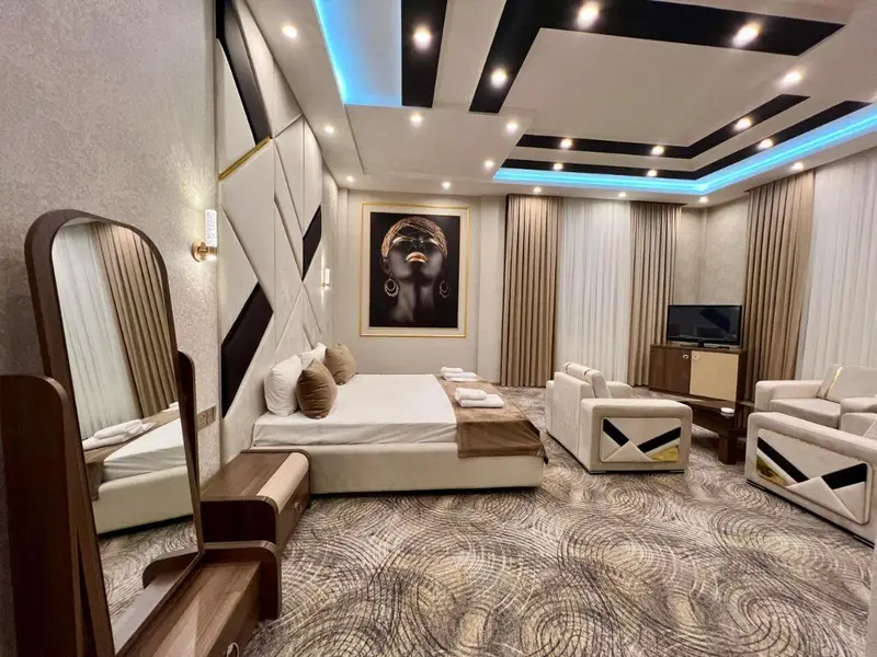 Royal Mansion Hotel