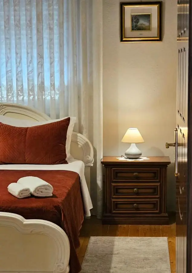 All Seasons Apartments - Free Parking & City Center