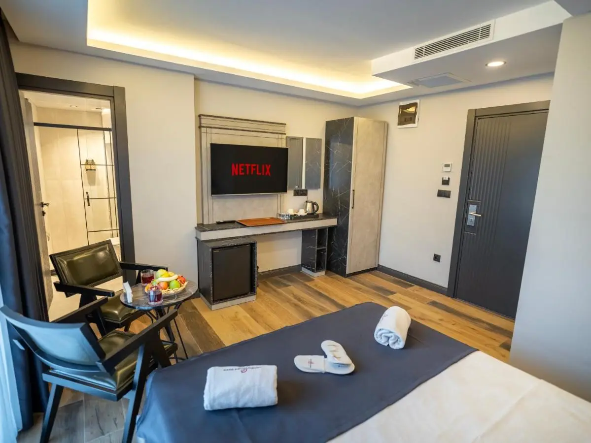 Modernlux Hotel