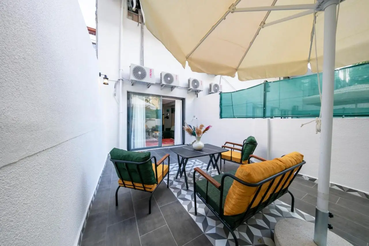 Hexa Suites Hotel