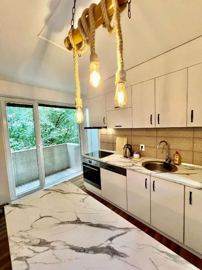 Spacious Two-Bedroom Apartment with Free Parking