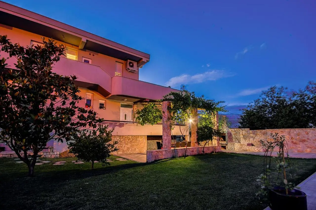 Villa Dama