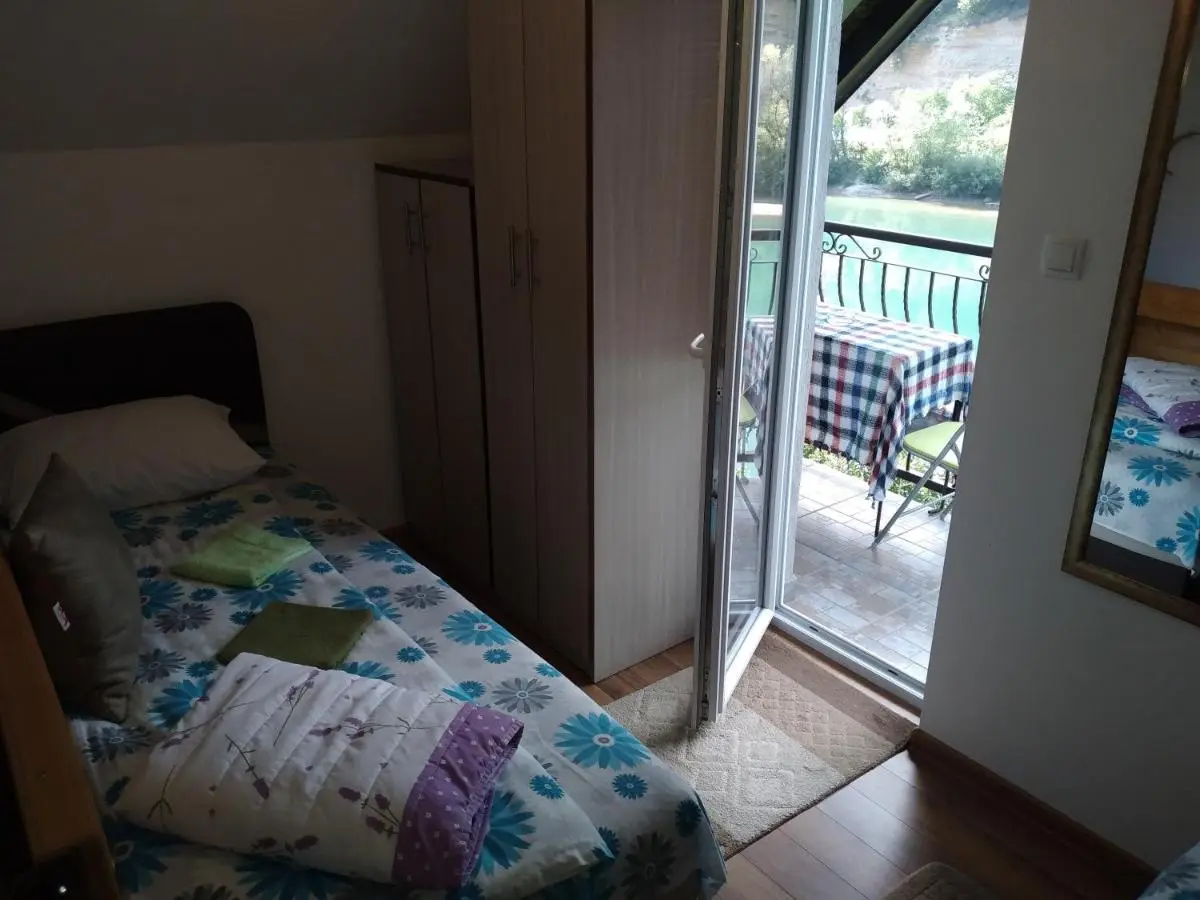 Vikendica pored Drine Foča