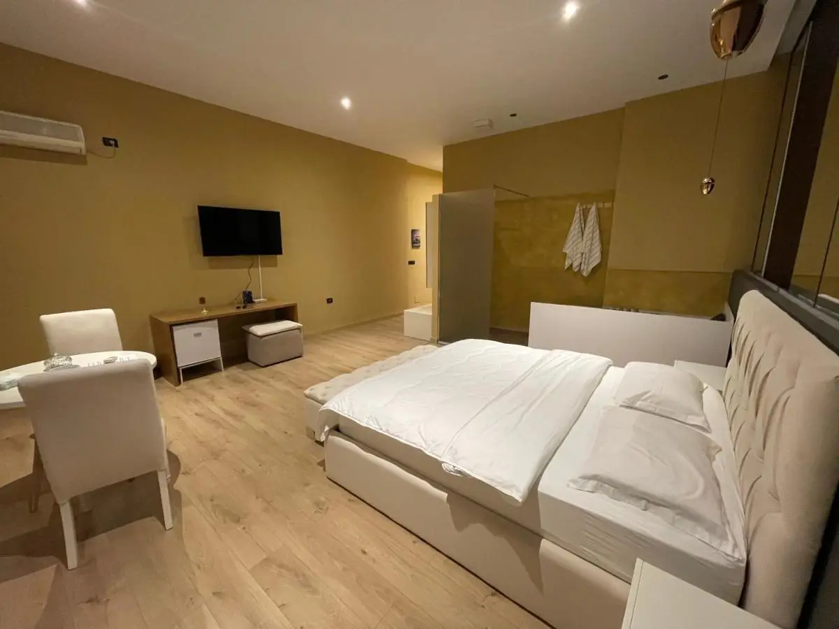 Luxury Jacuzzi Suite- Astir,Tirana