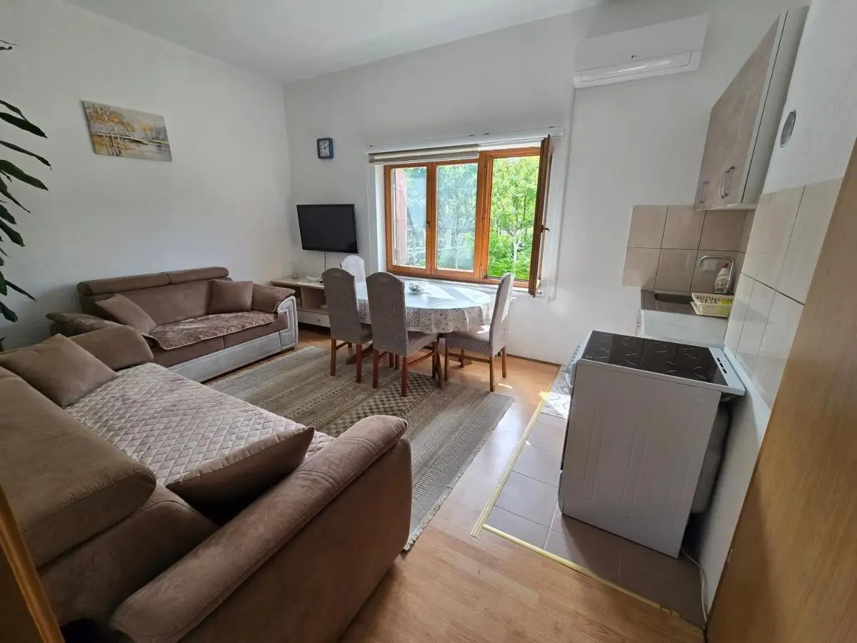 Apartman Nedim - Free Parking & Garden near Airport
