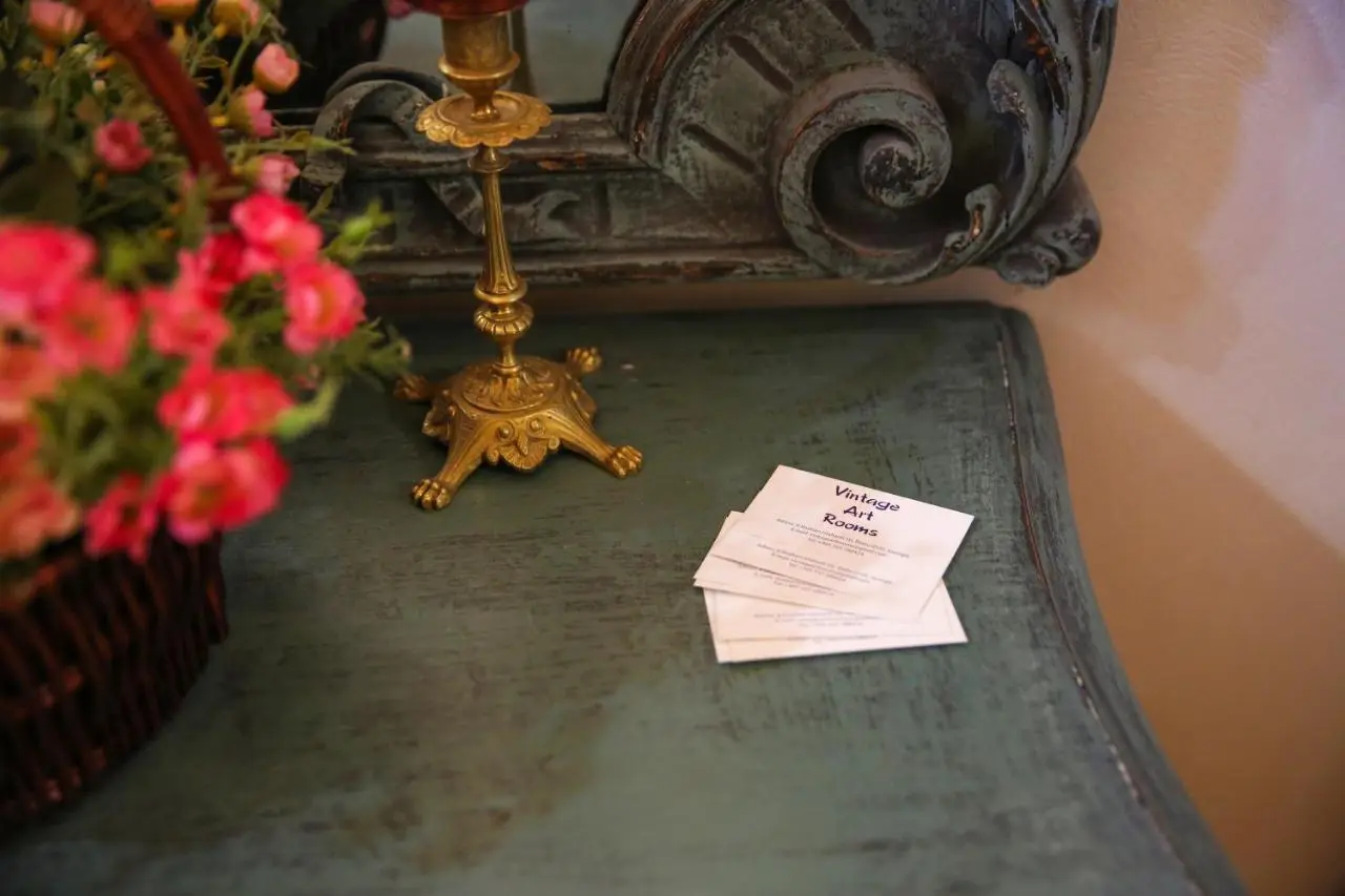 Vintage Art Rooms