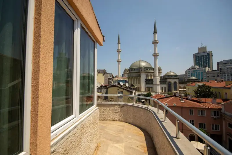 IQ Hotel