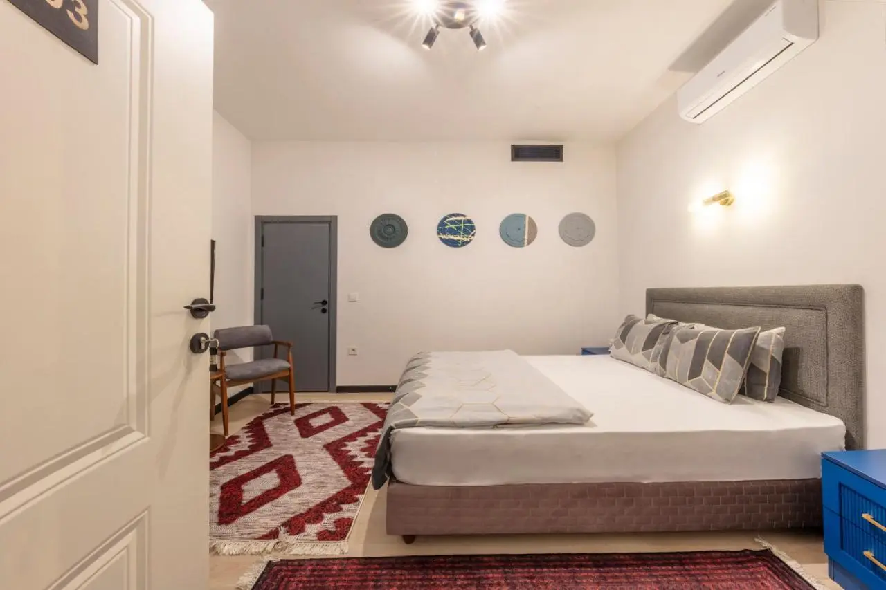 Hexa Suites Hotel