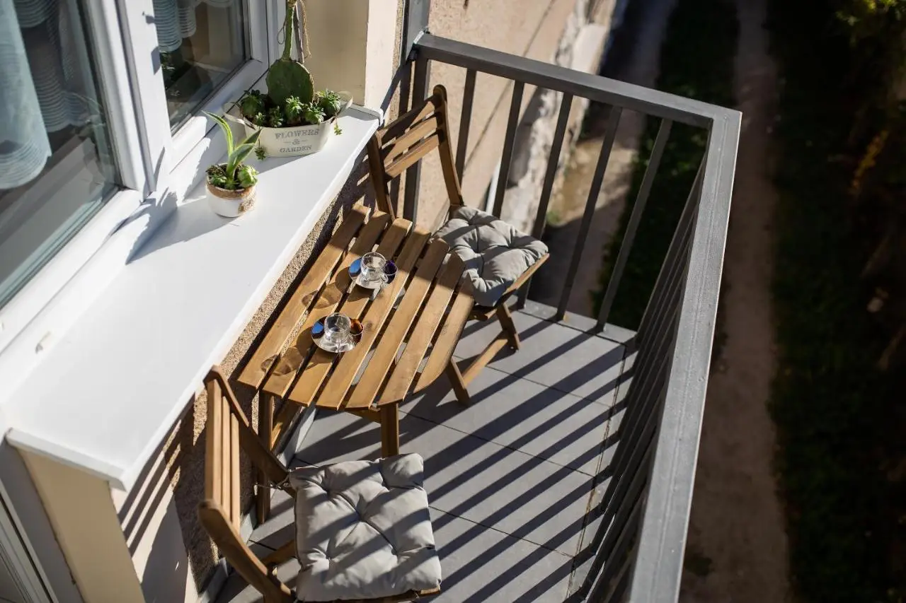 Big Tree Apartment & The Nest Apartment - free Parking