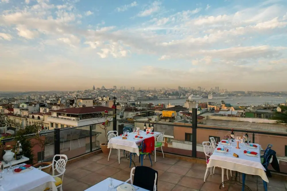 Raymond Hotel Old City