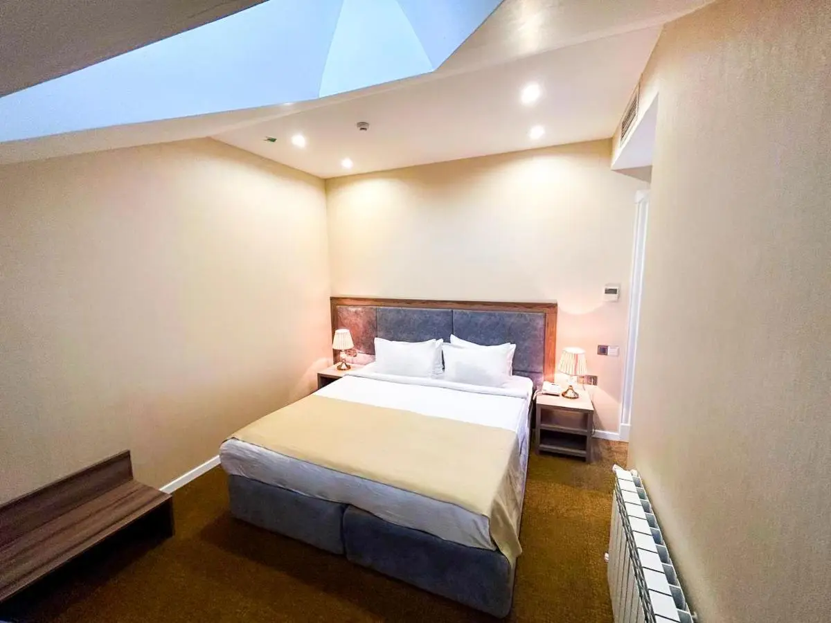 Grand Midway Hotel