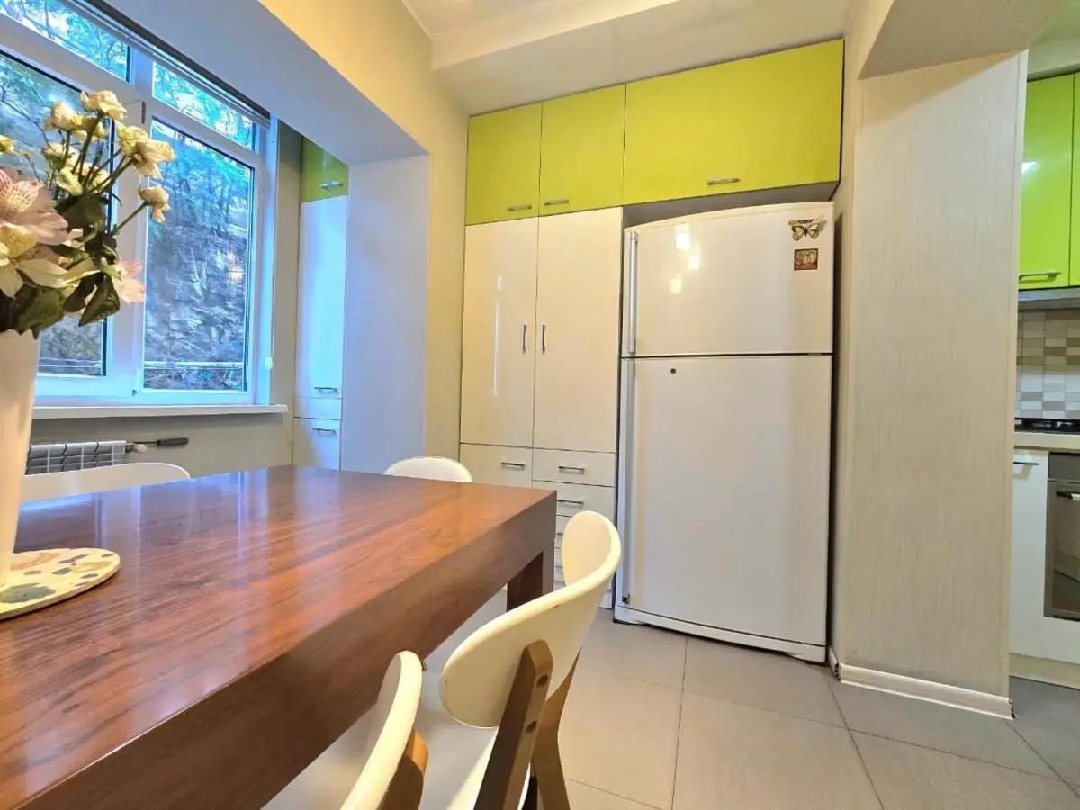 Explore Old Tbilisi, 3BR Apartment for 5, Walk to All