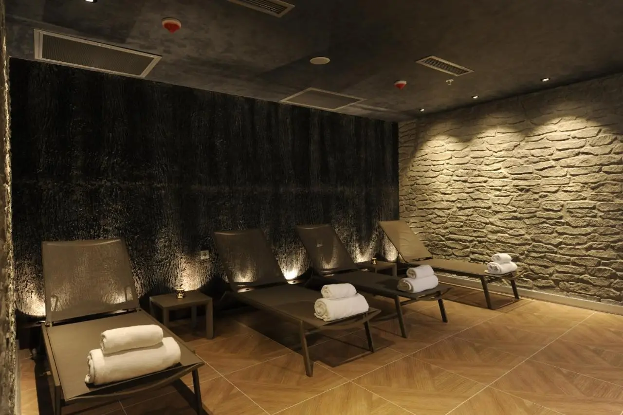 Le Petit Palace Hotel - Special Category