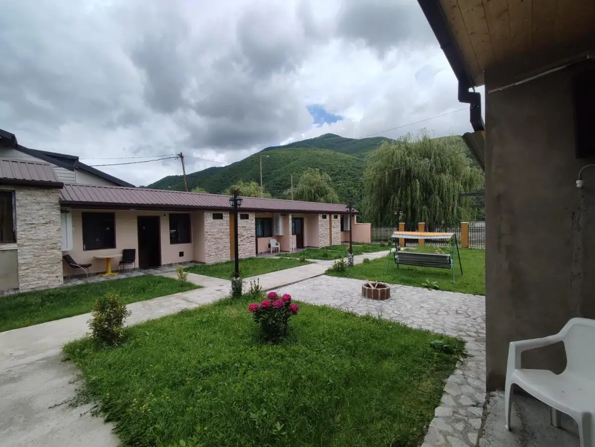 Ananuri Cottages