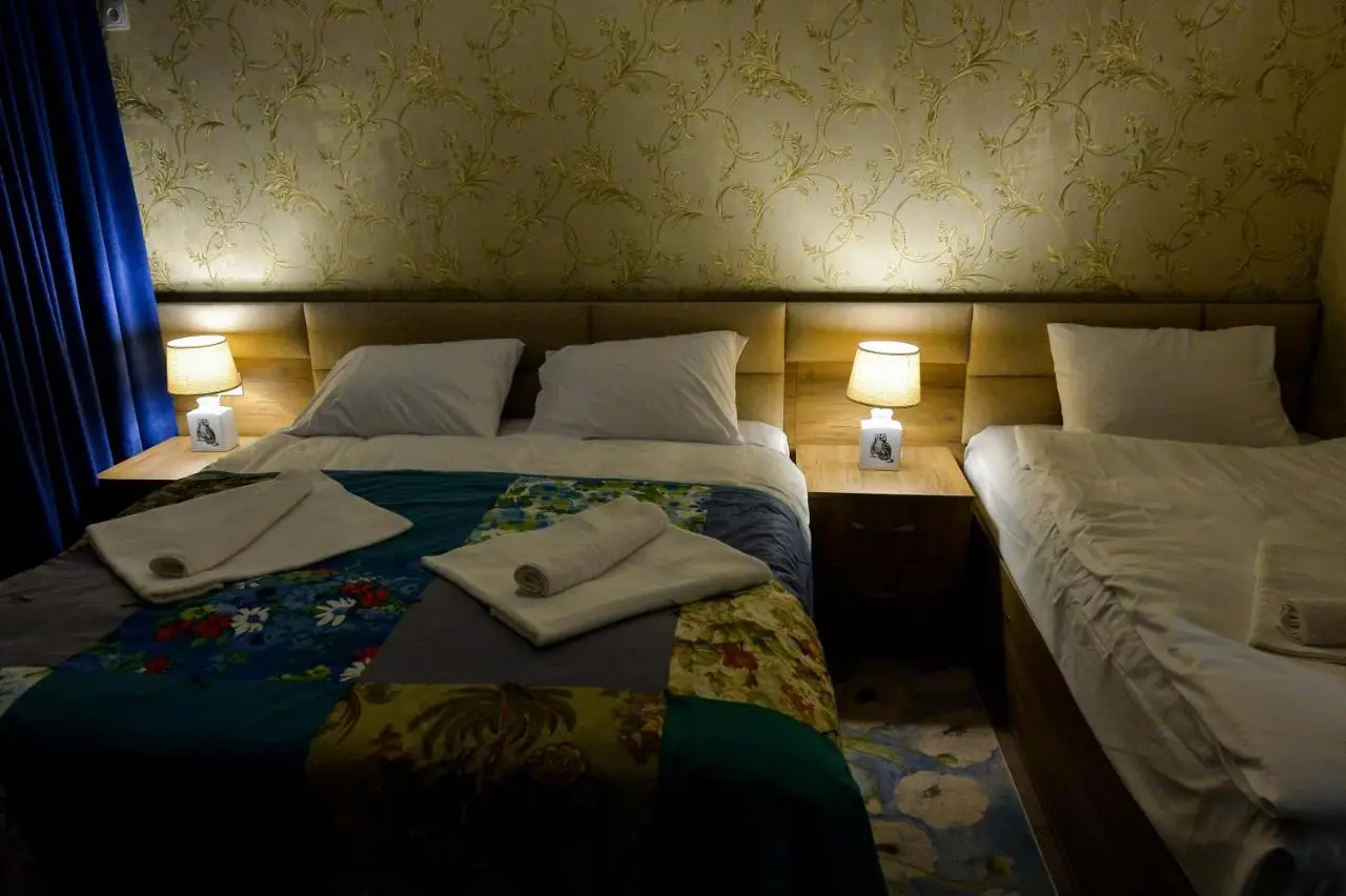 HOSTEL LOOK