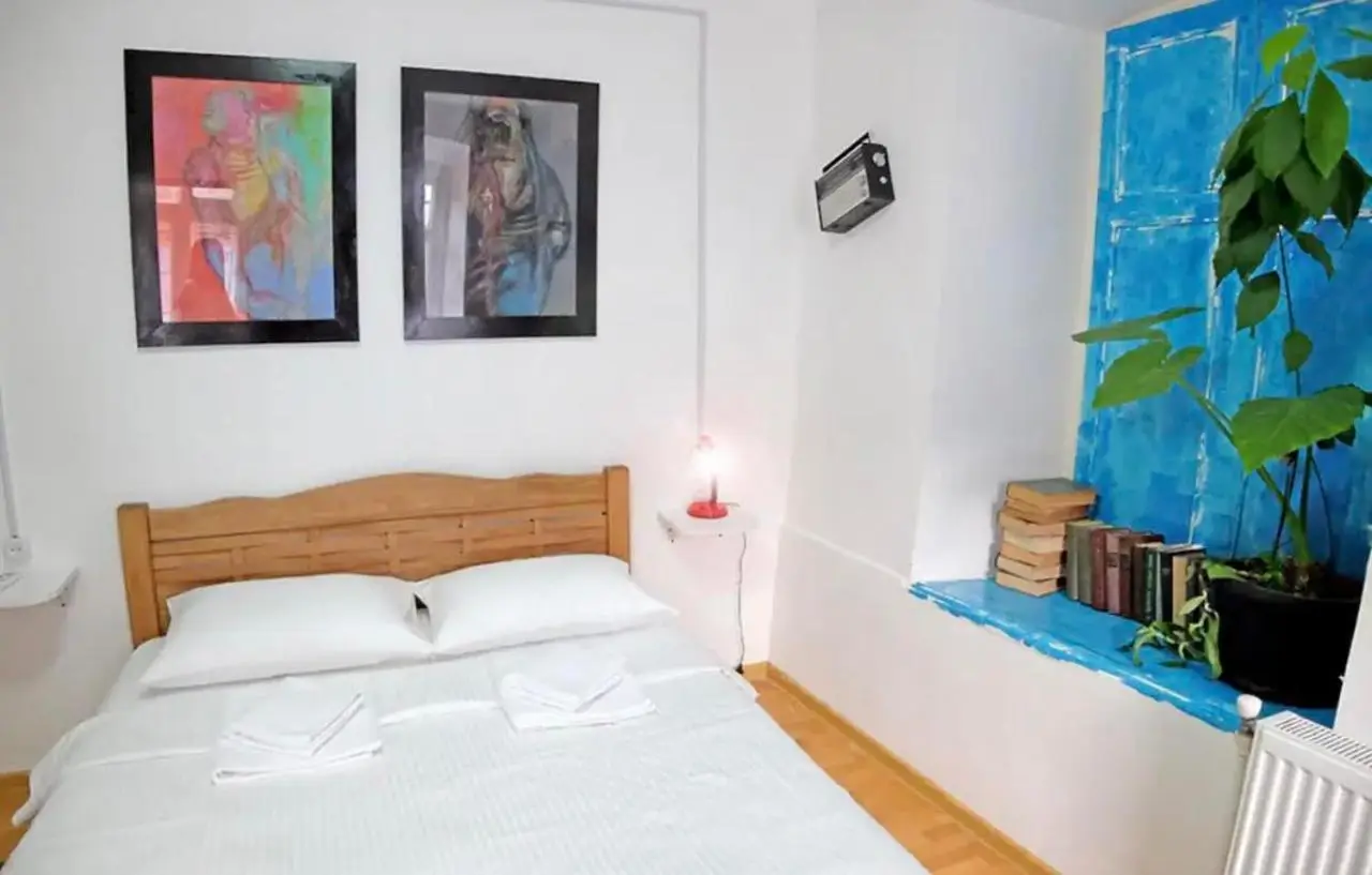 Room in Center 2