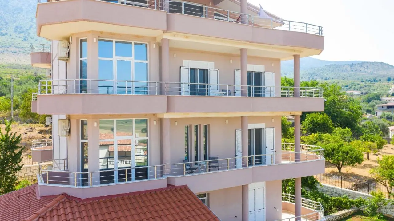 Modern Apartament between sea and mountain