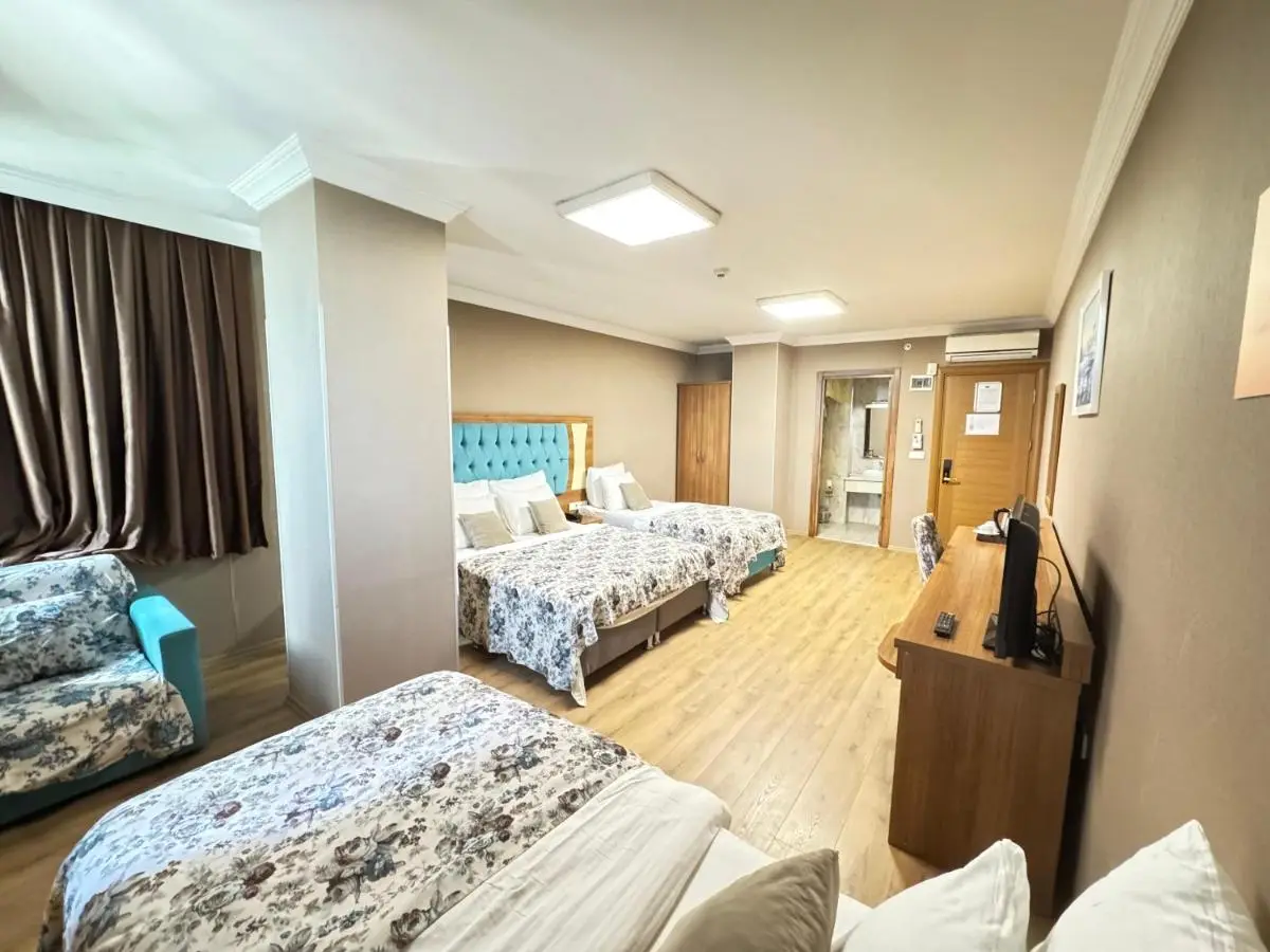 Golden Lounge Hotel