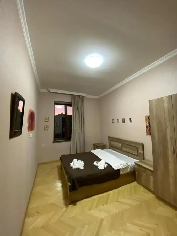 8 rooms