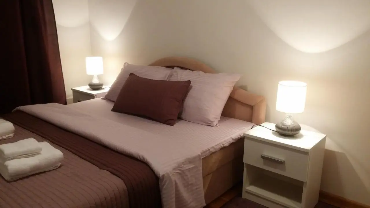 Quiet Apartment in City Center, Free Private Parking