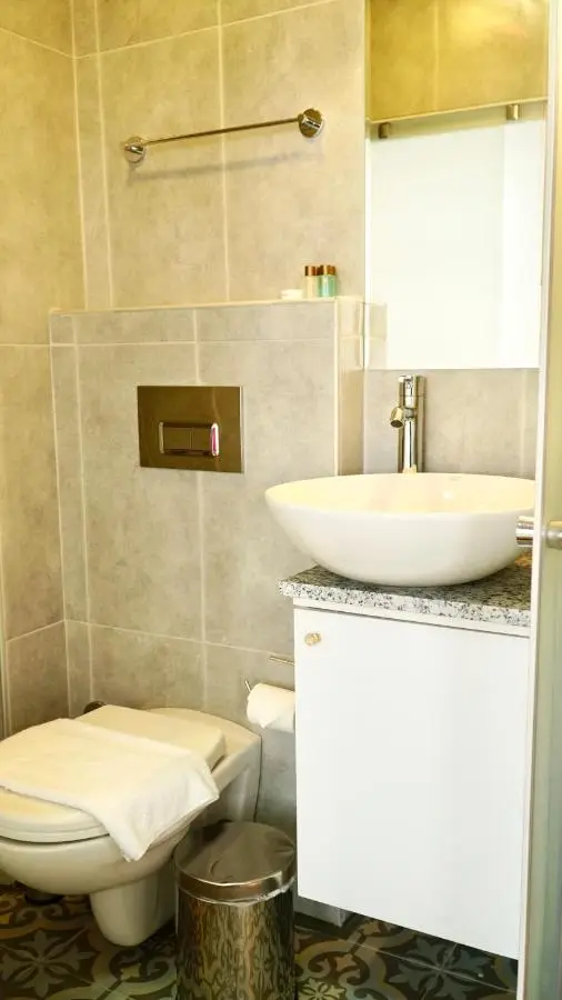 QONAQ HOTEL & SUITES
