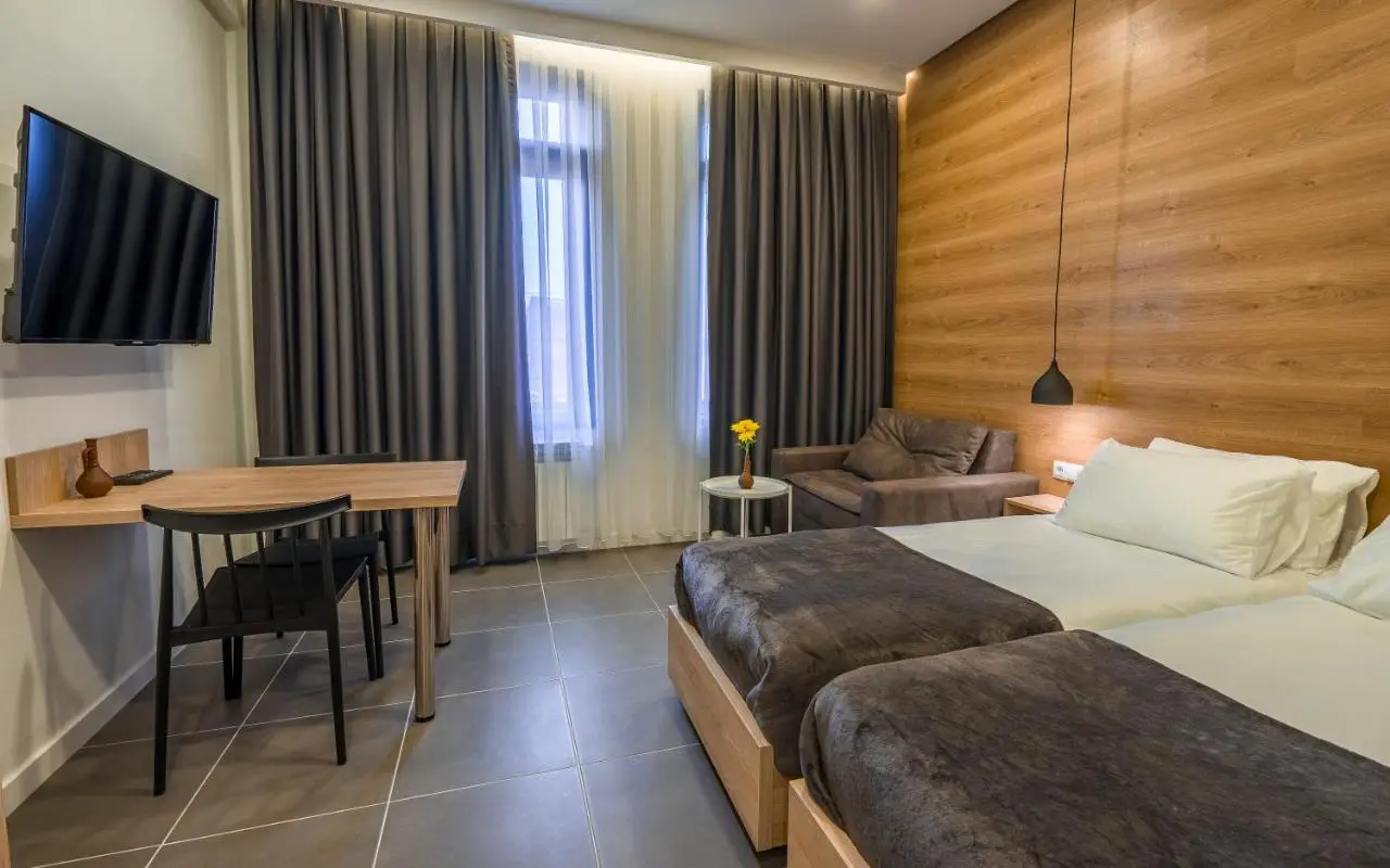 8 Rooms Apartotel On Meidan