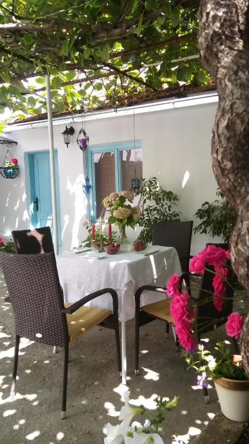 Apartment with garden Hanja