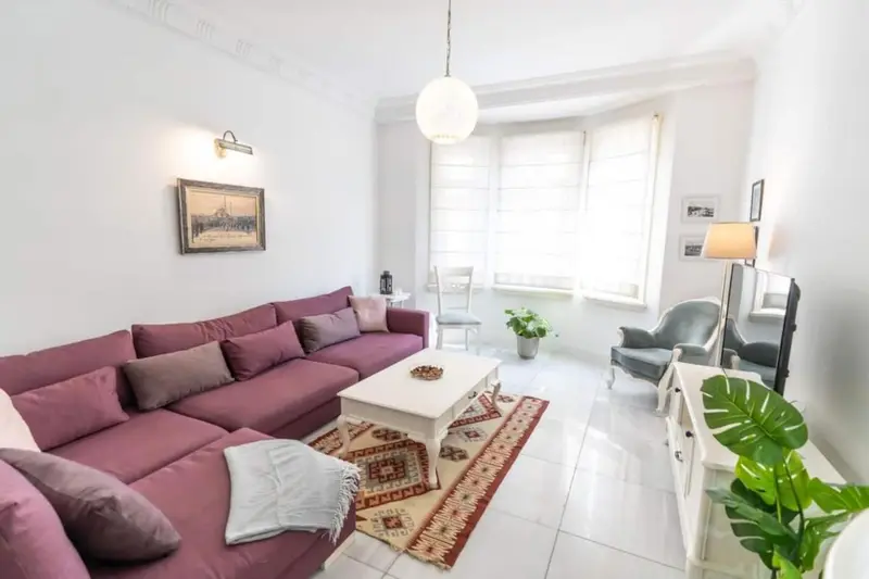 Cozy Getaway - Warmth and Comfort in the City