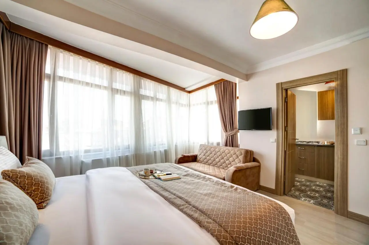 SEVEN ROSES APART HOTEL