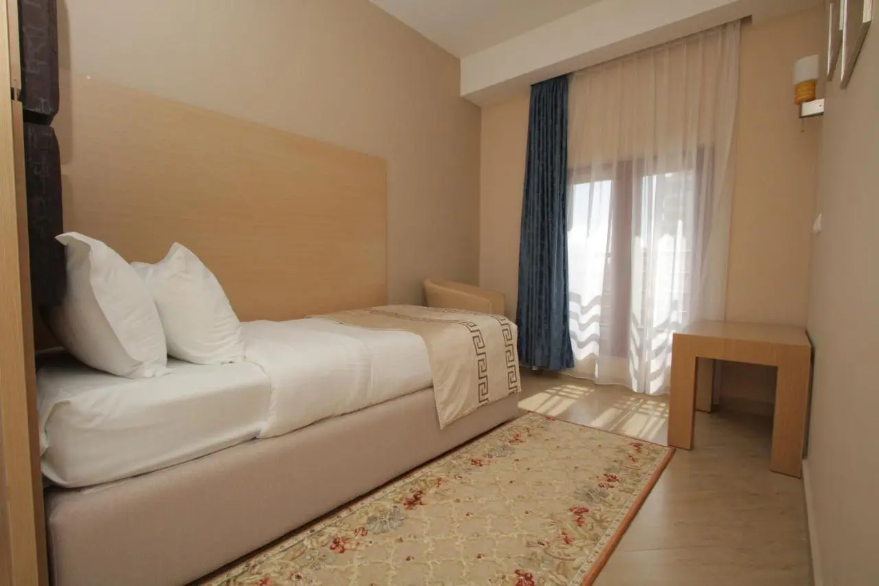 Capital Tirana Hotel Bruçi