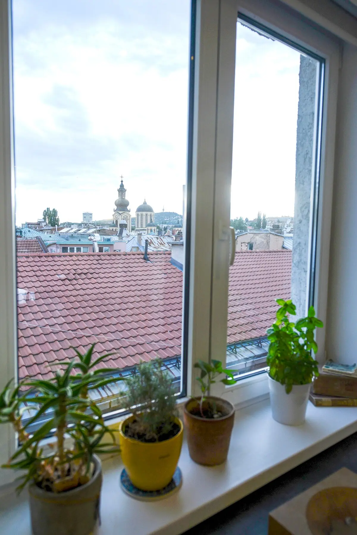 Top location penthouse apt.