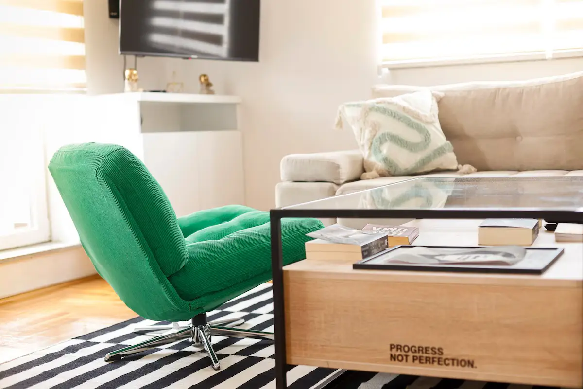 Top Floor Modern Penthouse | Free Parking