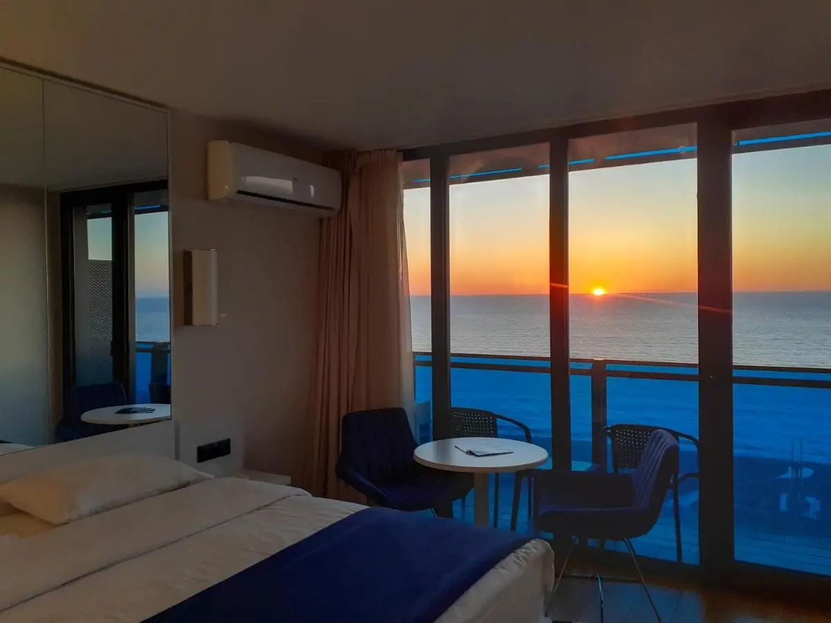 Only Front Sea View, No Side View, Wonderful Panorama, High Floor, Location Guarantee