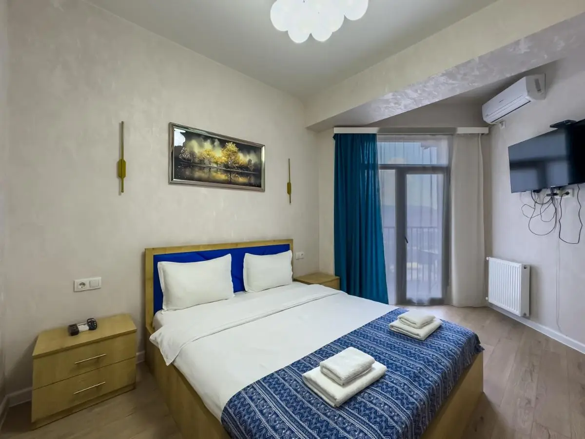 Shirin And Cozy Apartment With Jacuzzi Balcony