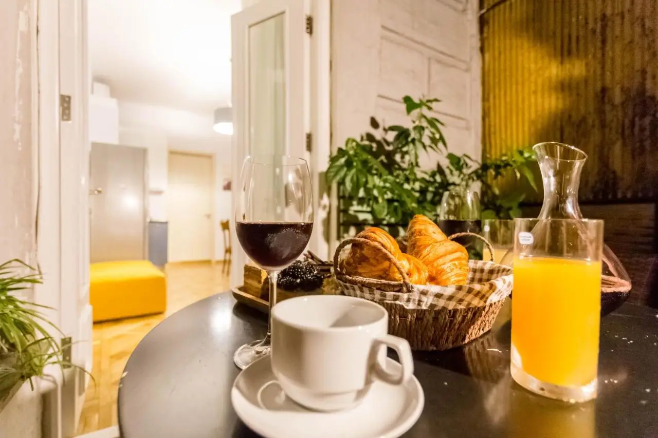 Luxury 3 BR apartment by Freedom square City Center