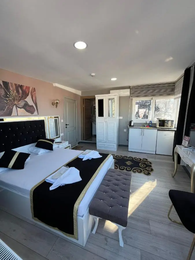 Emirhan Guesthouse & Suites