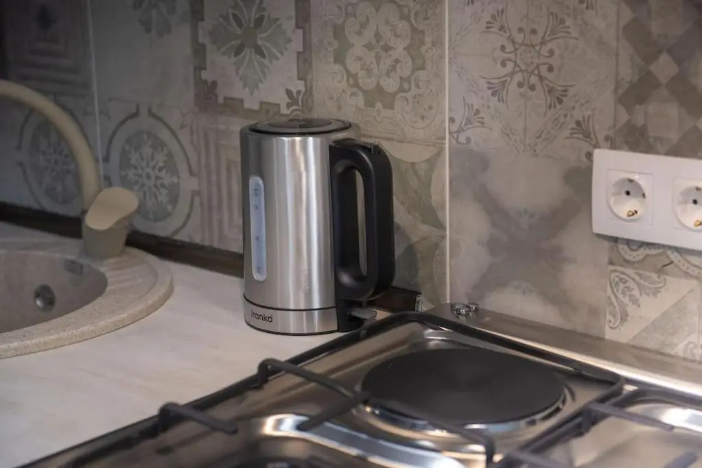 2-Bedroom Apartment with Spacious Balcony - Self Check-In - 5 Min to Metro