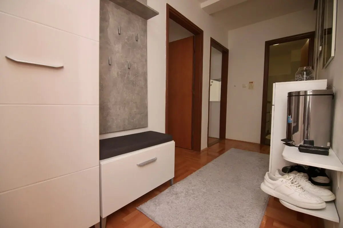 DeluxeSuite, Full Kitchen, KingSize Bed, AC WiFi