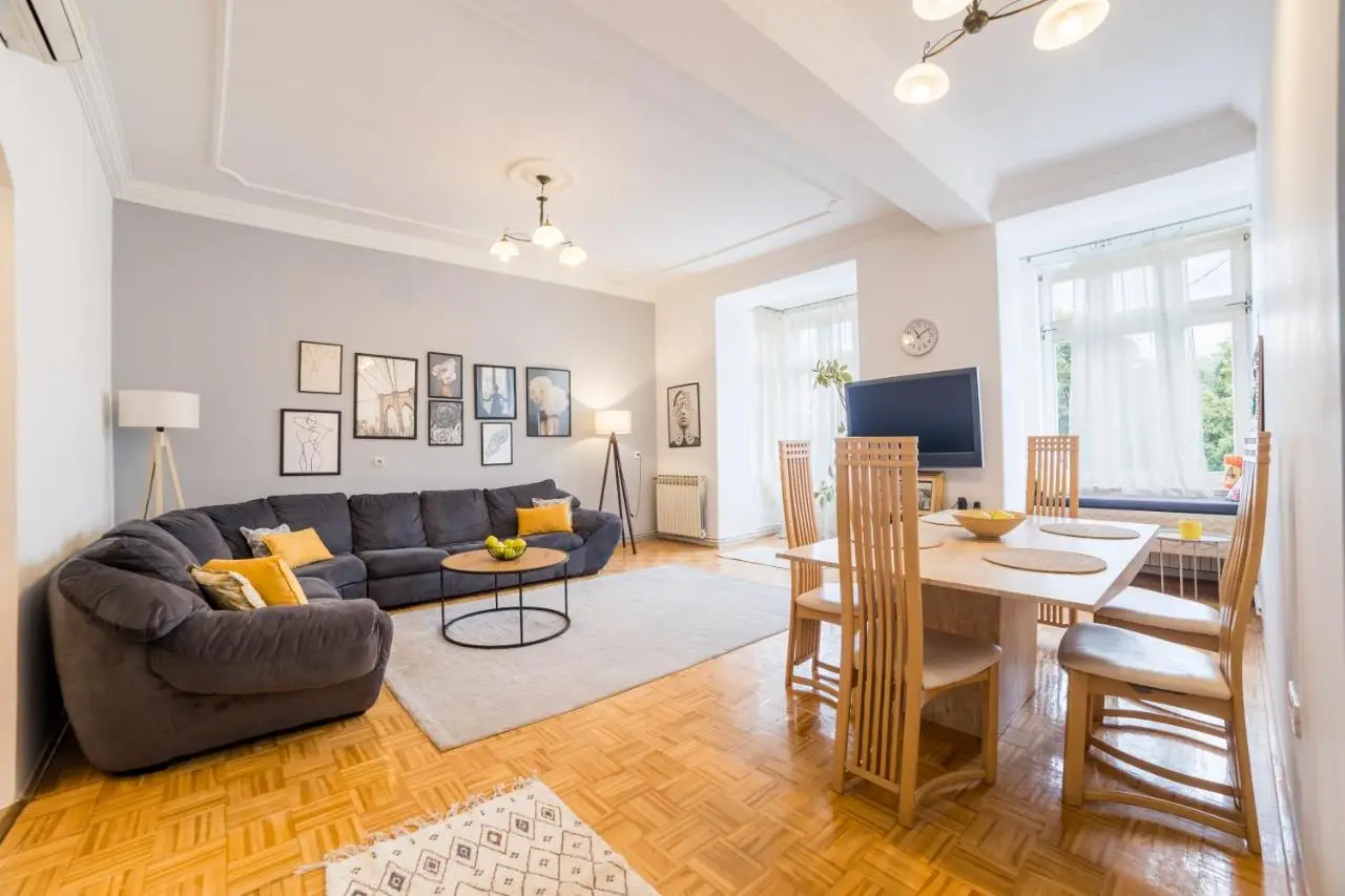 Urban Santiq City Center 3-bedroom apartment with balcony