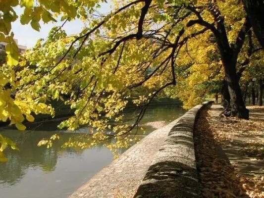 Riverside near Center - Free Parking - Balcony